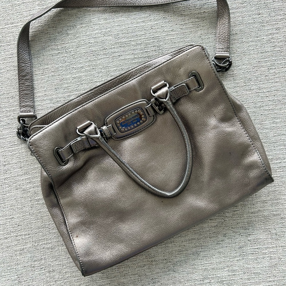 Michael Kors Gray Shoulder Bag with Structured Design and Detachable Strap